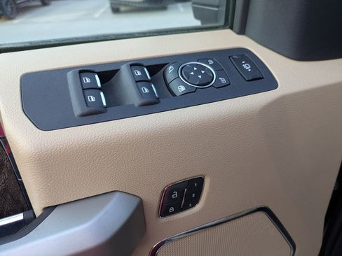 Used 2019 Ford F250 Lariat w/ Lariat Ultimate Package image 17