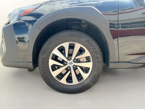 Used 2025 Subaru Outback Premium AWD/4WD image 30
