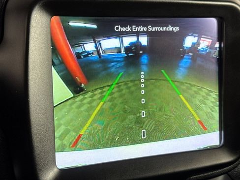 Used 2023 Jeep Renegade Latitude AWD/4WD image 16
