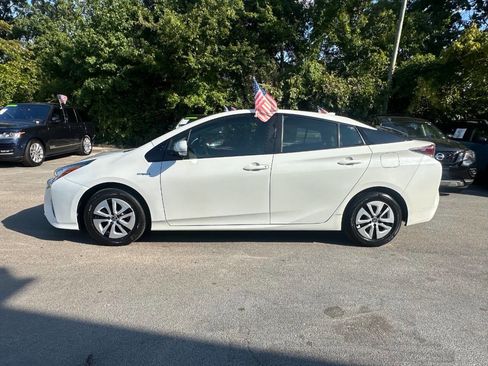 Used 2016 Toyota Prius Three Touring image 2