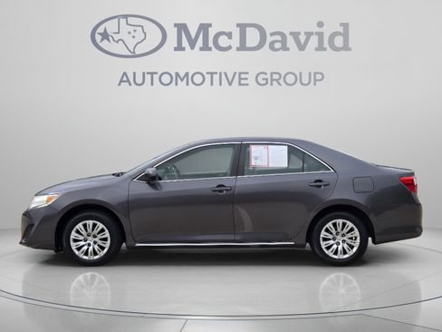 Used 2014 Toyota Camry LE FWD image 2