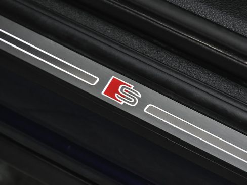 Used 2018 Audi SQ5 Premium Plus w/ Navigation Package image 12