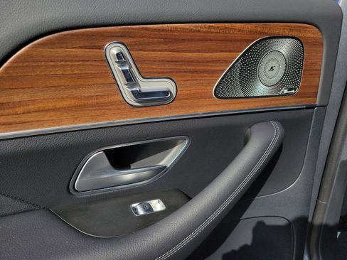 Certified 2025 Mercedes-Benz GLS 450 4MATIC image 5