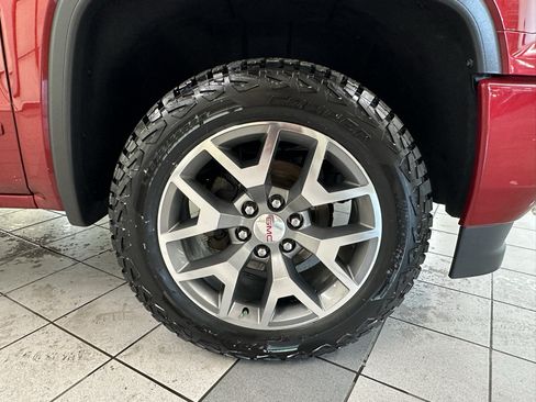 Used 2018 GMC Sierra 1500 SLT AWD/4WD image 13