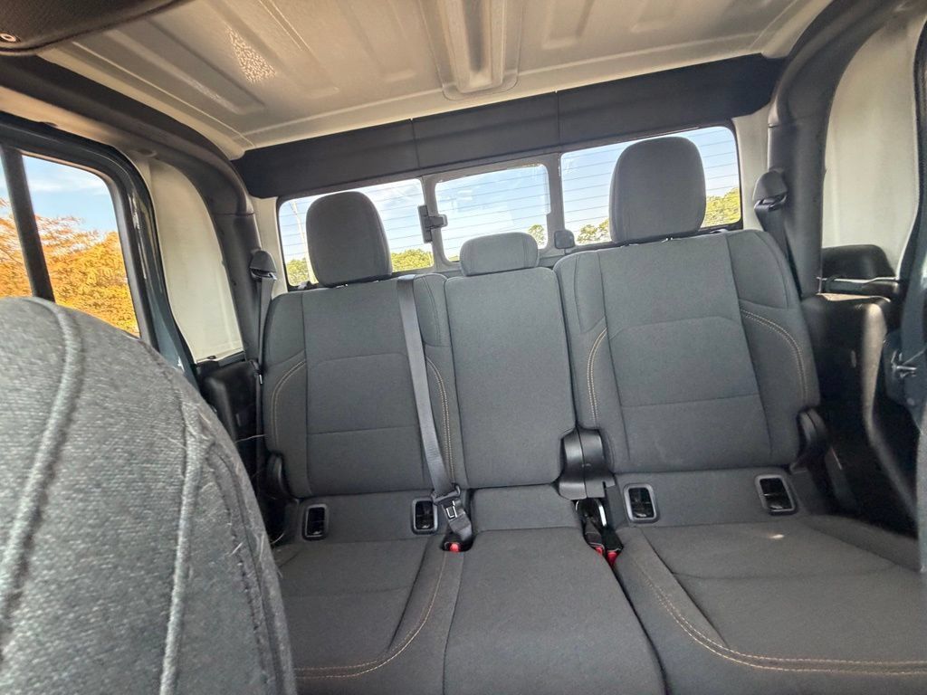 Certified 2024 Jeep Gladiator Sport AWD/4WD image 40