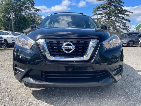 Used 2018 Nissan Kicks SV FWD image 3