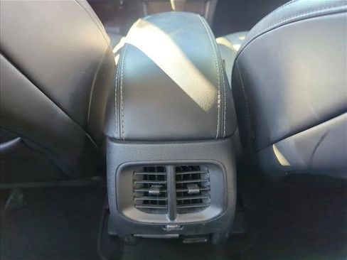 Used 2019 Jeep Cherokee Limited image 16