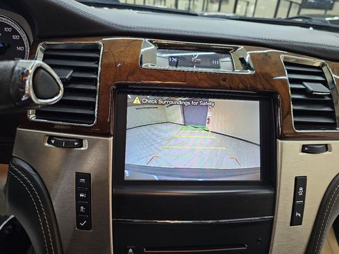 Used 2014 Cadillac Escalade Platinum image 33