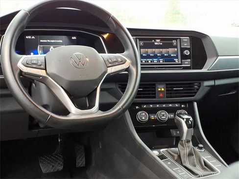 Used 2022 Volkswagen Jetta SE image 11