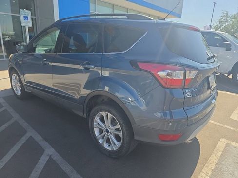 Used 2018 Ford Escape SE FWD image 2