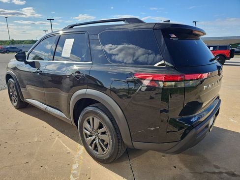 Used 2022 Nissan Pathfinder SV AWD/4WD image 7