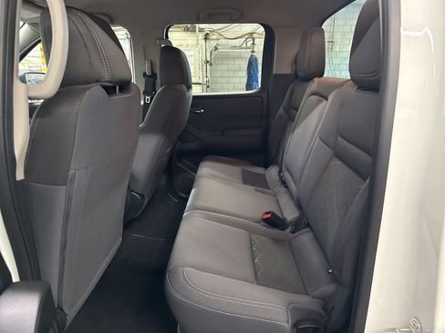 Certified 2025 Nissan Frontier SV image 49