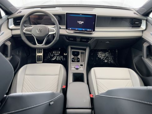 New 2026 Volkswagen Tiguan SE R-Line image 17