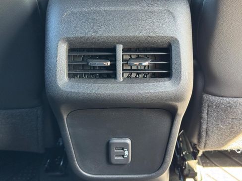 Used 2022 Chevrolet Equinox RS w/ Infotainment Package image 16