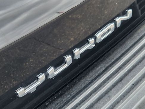 Used 2023 GMC Yukon XL AT4 w/ AT4 Premium Package image 11