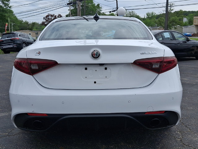 Used 2023 Alfa Romeo Giulia Veloce RWD image 5