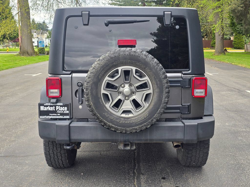 Used 2017 Jeep Wrangler Unlimited Rubicon w/ Connectivity Group AWD/4WD image 5