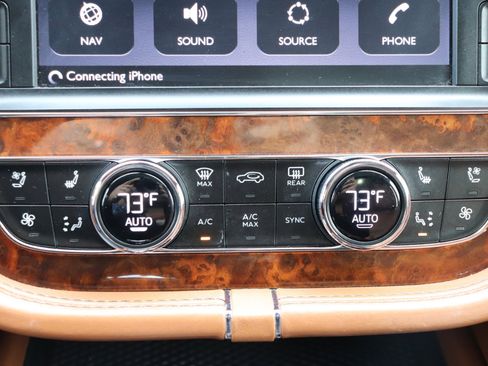 Used 2017 Bentley Bentayga image 47