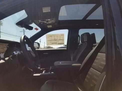 New 2026 GMC Yukon XL AT4 Ultimate w/ LPO, Illumination Package AWD/4WD image 8