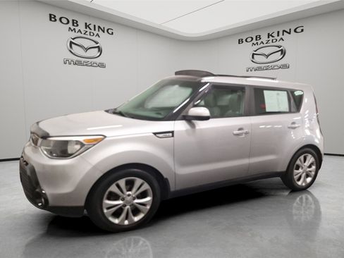 Used 2016 Kia Soul + w/ Primo Package FWD image 1