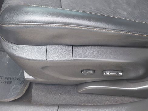 Used 2019 Chevrolet Trax LT w/ LT Convenience Package FWD image 24