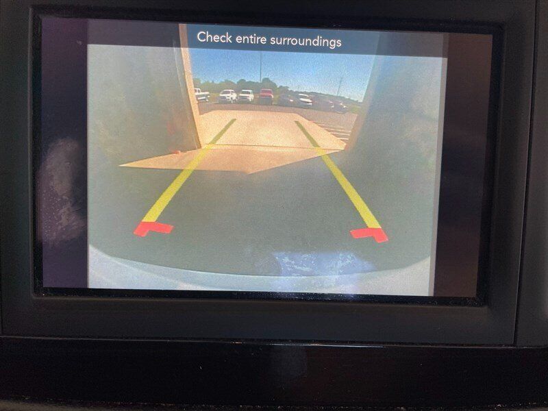 Used 2019 Chrysler Pacifica Touring-L FWD image 14