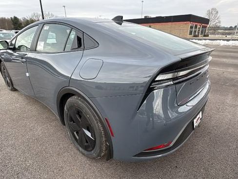 New 2026 Toyota Prius SE image 3