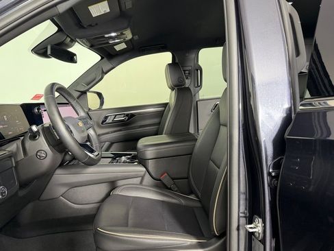 Used 2025 Chevrolet Suburban Premier image 20