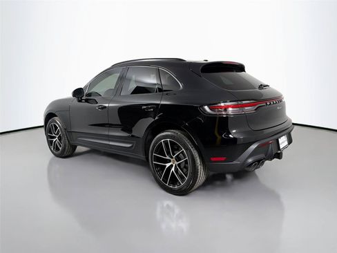 Certified 2026 Porsche Macan AWD/4WD image 3