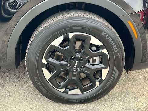 Used 2025 Kia Sorento S image 8