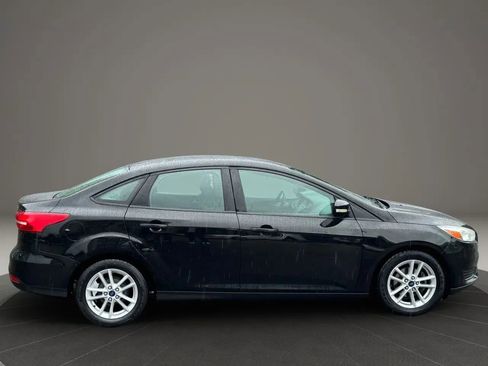 Used 2017 Ford Focus SE image 5