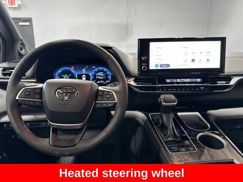 Used 2025 Toyota Sienna Platinum AWD/4WD image 10