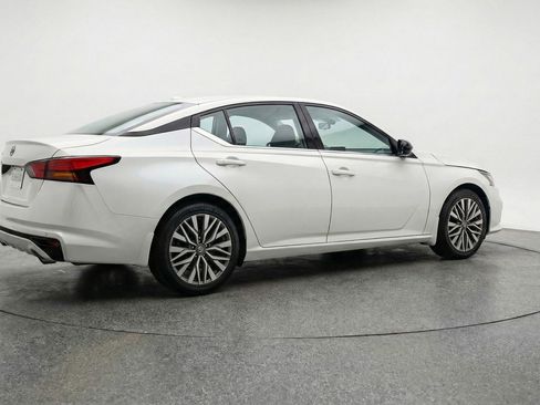 Used 2025 Nissan Altima 2.5 SV image 7