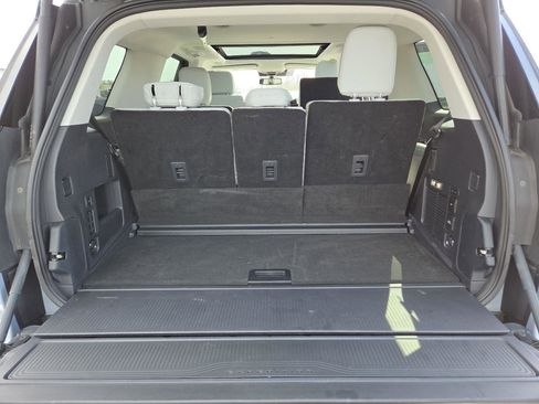 Used 2025 Ford Expedition Platinum w/ Platinum Ultimate Package AWD/4WD image 19
