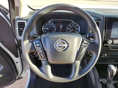 Used 2023 Nissan Frontier SV image 16
