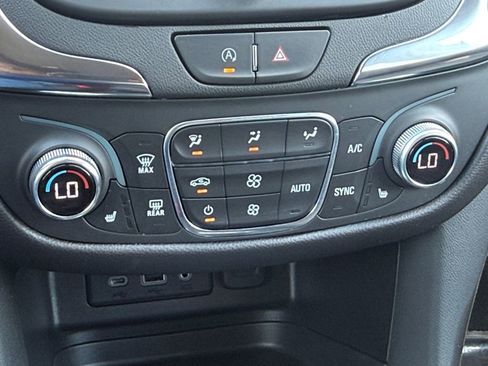 Used 2022 Chevrolet Equinox LT AWD/4WD image 17