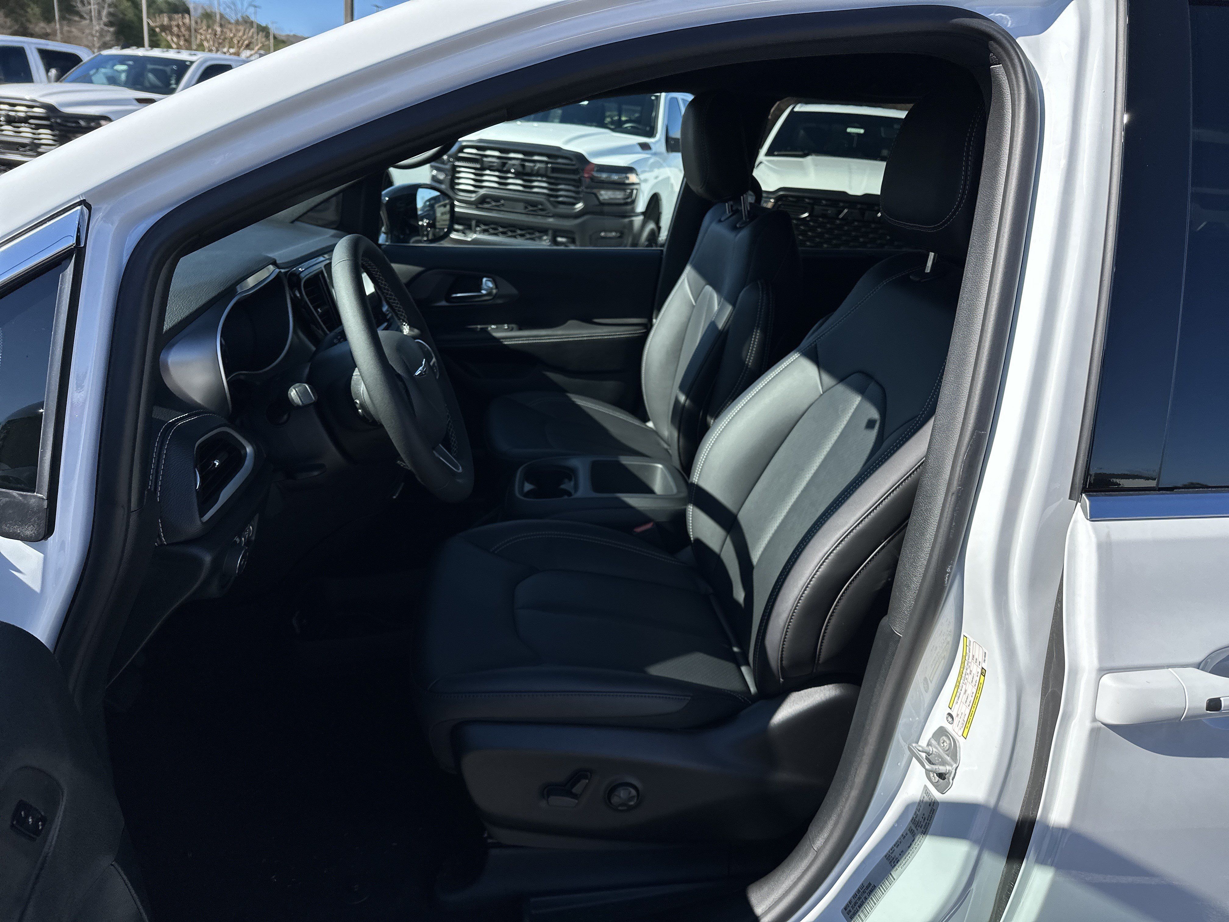 New 2026 Chrysler Pacifica Select FWD image 9