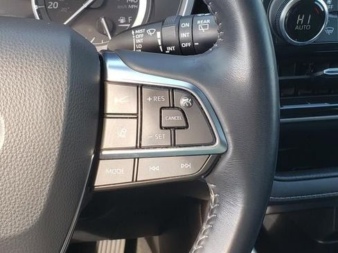 Used 2021 Toyota Highlander XLE image 23