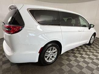 Used 2024 Chrysler Pacifica Touring-L FWD video 2
