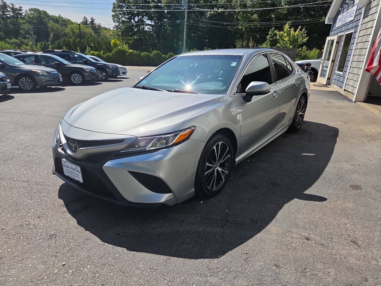 Used 2020 Toyota Camry SE FWD image 4