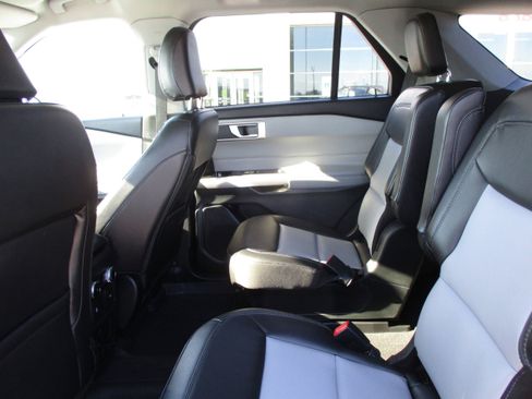 Used 2023 Ford Explorer XLT w/ Equipment Group 202A AWD/4WD image 41
