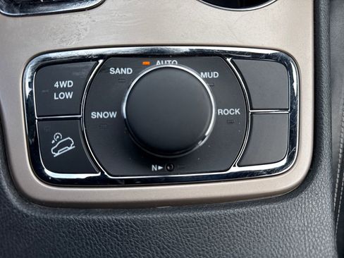 Used 2016 Jeep Grand Cherokee Limited image 18