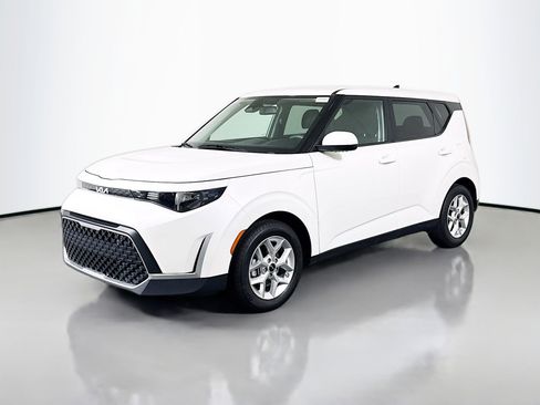 Used 2024 Kia Soul LX w/ Option Group 015 FWD image 4