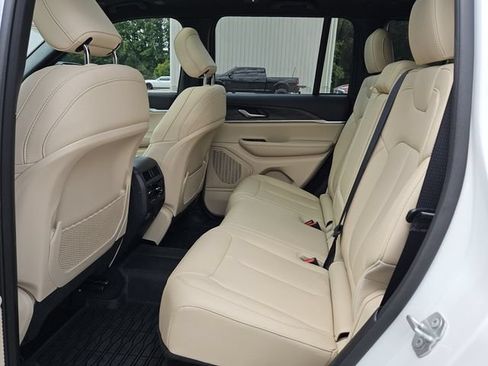 Used 2025 Jeep Grand Cherokee Limited w/ Black Appearance Package RWD image 11