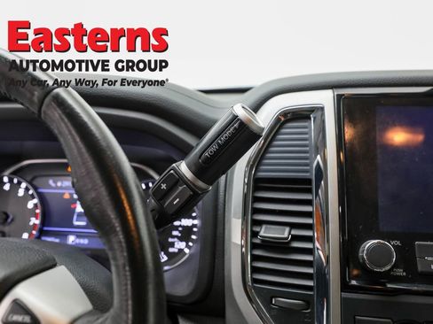 Used 2020 Nissan Titan SV w/ SV Convenience Package image 13