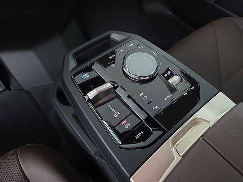 New 2026 BMW iX xDrive45 image 25
