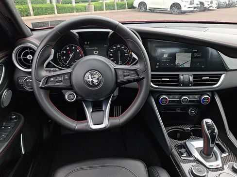 Used 2023 Alfa Romeo Giulia Estrema AWD/4WD image 12