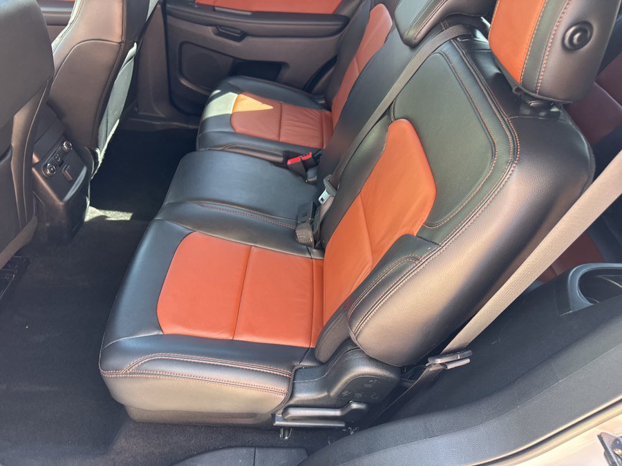 Used 2019 Ford Explorer XLT w/ Equipment Group 202A AWD/4WD image 21