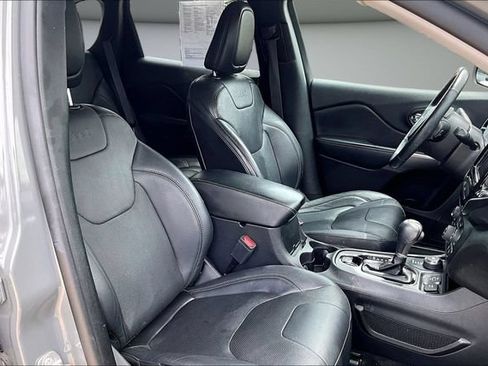 Used 2020 Jeep Cherokee Limited AWD/4WD image 29