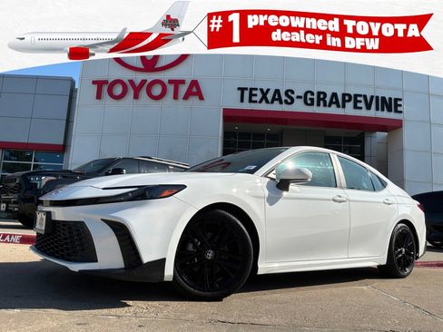 Used 2026 Toyota Camry SE FWD image 1